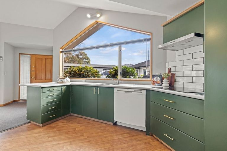 Photo of property in 2/73 Vagues Road, Northcote, Christchurch, 8052