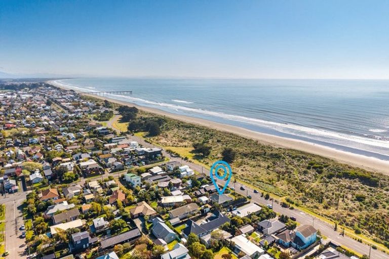 Photo of property in 333 Marine Parade, New Brighton, Christchurch, 8061