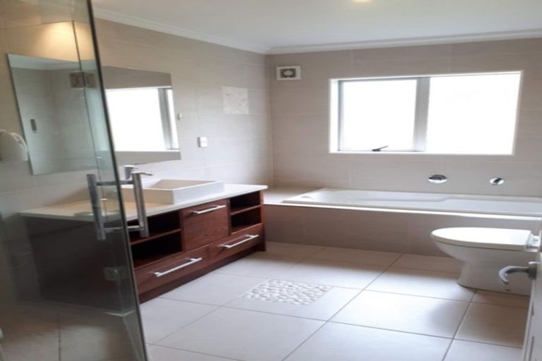 Photo of property in 100 Killybegs Drive, Pinehill, Auckland, 0632