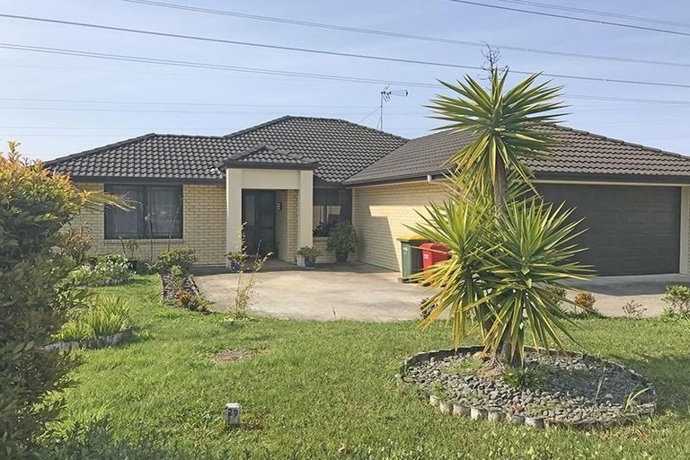 Photo of property in 11 Holsten Place, Massey, Auckland, 0614