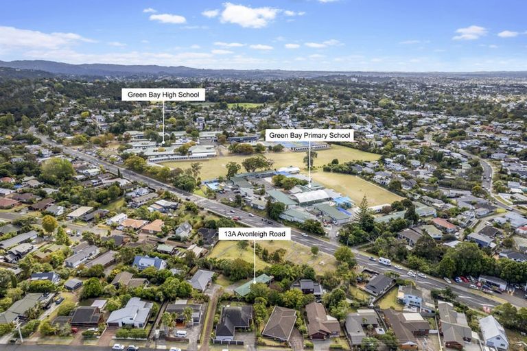 Photo of property in 13a Avonleigh Road, Green Bay, Auckland, 0604