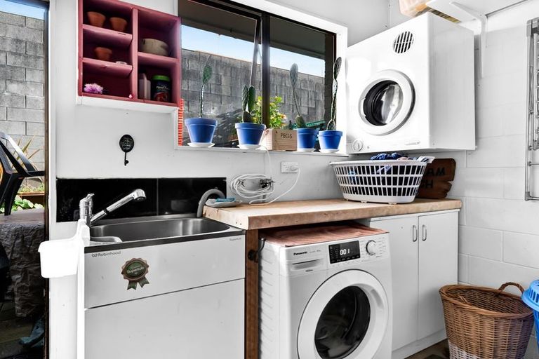 Photo of property in 8a Birdwood Avenue, Moturoa, New Plymouth, 4310