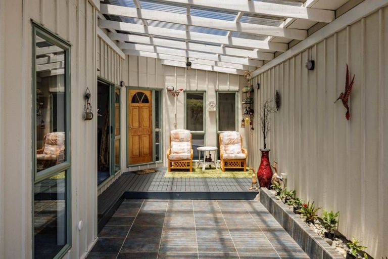 Photo of property in 1 Waterview Place, Haruru, 0204