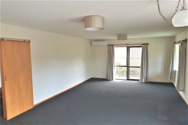 Photo of property in 1/58 Hillcrest Avenue, Hillcrest, Auckland, 0627