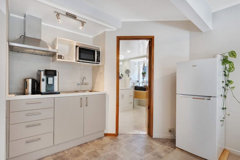 Photo of property in 7b Peter Terrace, Castor Bay, Auckland, 0620