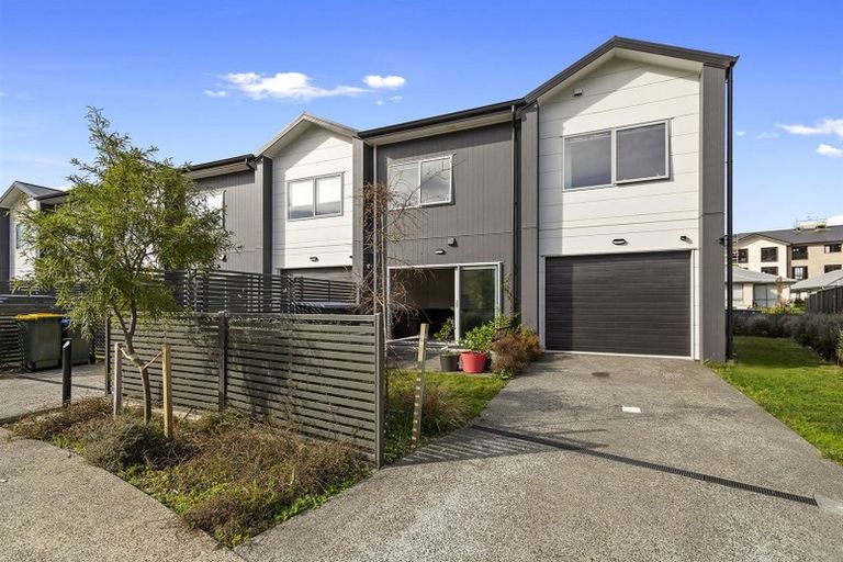 Photo of property in 34 Bluff Road, Kenepuru, Porirua, 5022
