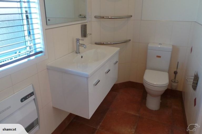 Photo of property in 42 Glenfern Road, Mellons Bay, Auckland, 2014