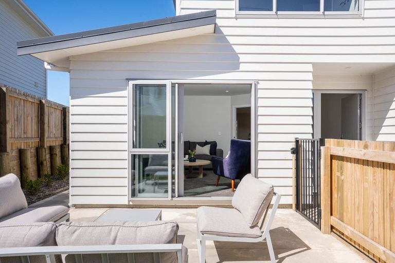 Photo of property in 9 Pine Hill Rise, Glenside, Wellington, 6037