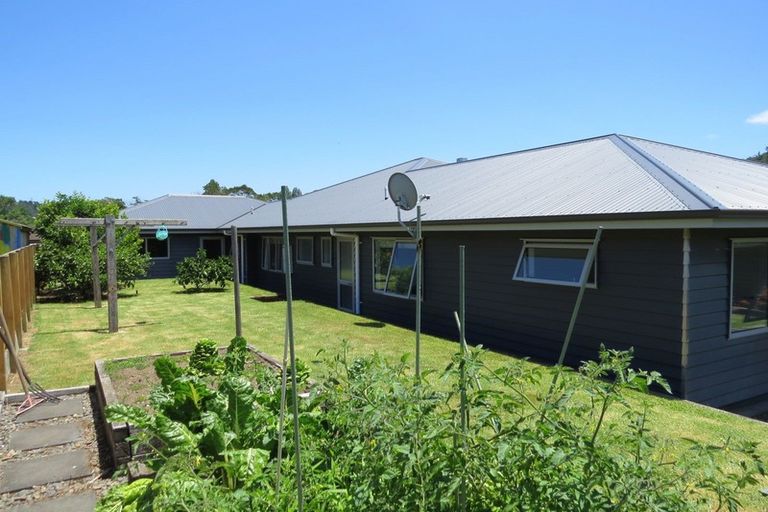 Photo of property in 32 Victoria Street, Coromandel, 3506