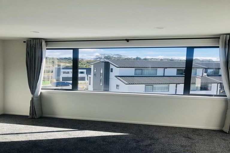 Photo of property in 12 Ingham Court, Fairview Heights, Auckland, 0632