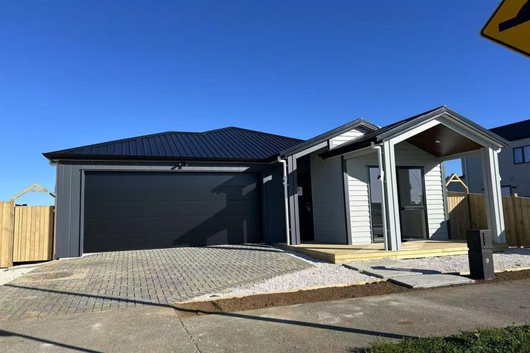 Photo of property in 29 Kaapehu Street, Karaka, 2578