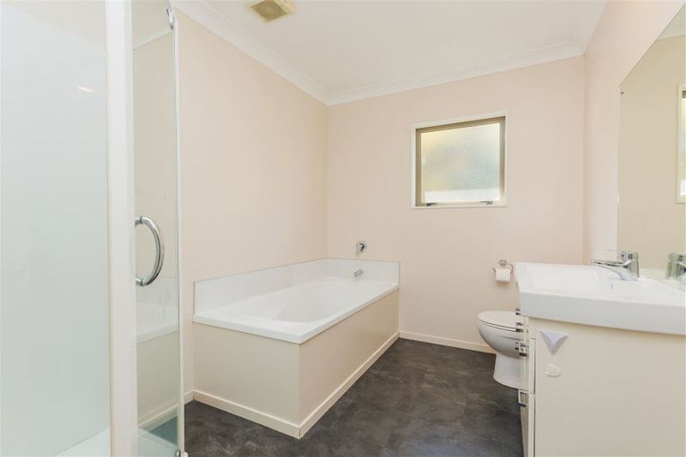 Photo of property in 14 Gifford Grove, Churton Park, Wellington, 6037