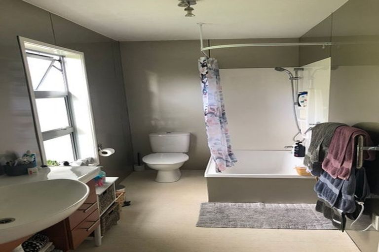 Photo of property in 32 Domain Crescent, Muriwai, Waimauku, 0881