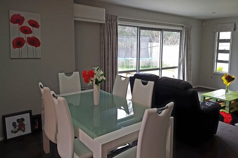 Photo of property in 28 Sunstone Crescent, Brown Owl, Upper Hutt, 5018