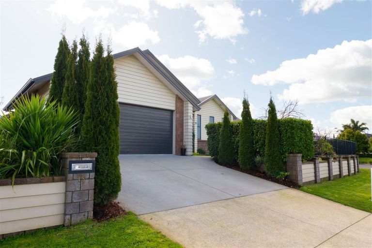 Photo of property in 15 Malbec Place, Rototuna, Hamilton, 3210