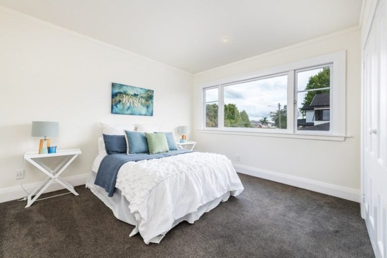 Photo of property in 1 Luckens Road, West Harbour, Auckland, 0618