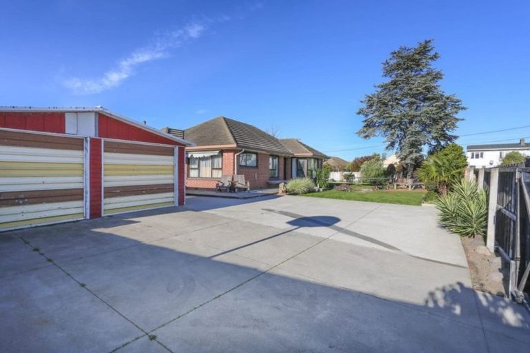 Photo of property in 15 Bournemouth Crescent, Aranui, Christchurch, 8061