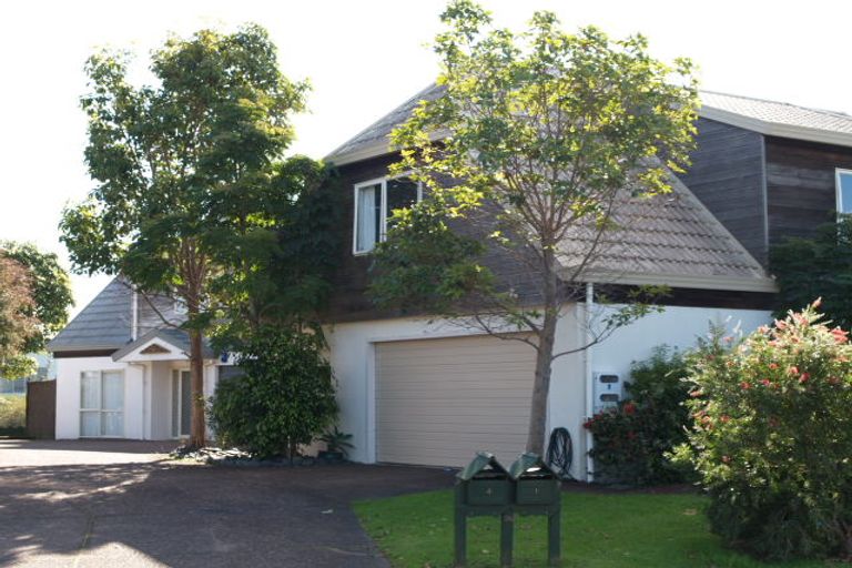 Photo of property in 1/96 Frank Nobilo Drive, Golflands, Auckland, 2013
