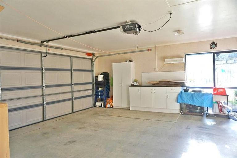 Photo of property in 45 Magic Way, Randwick Park, Auckland, 2105