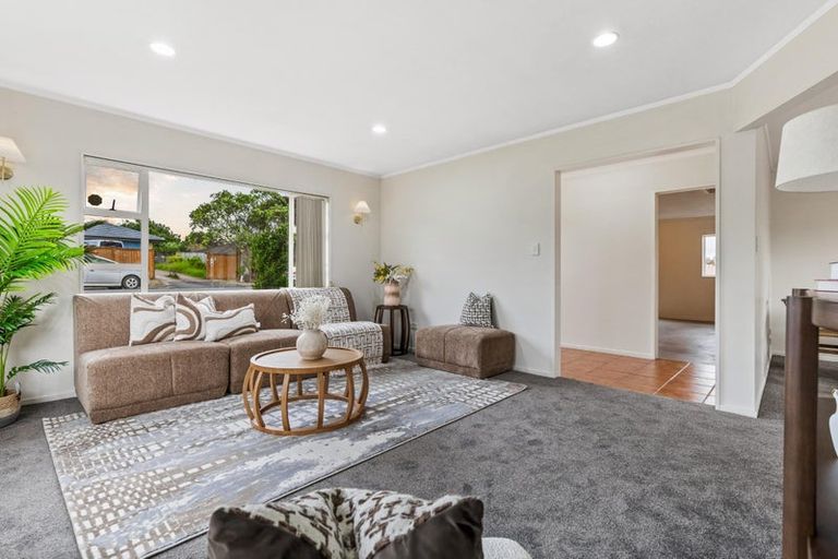 Photo of property in 13 Ginders Drive, Massey, Auckland, 0614