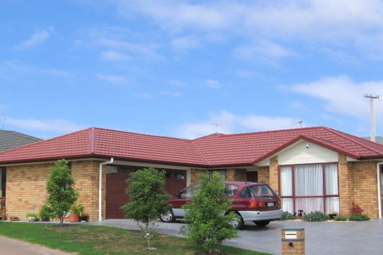 Photo of property in 21 Nimstedt Avenue, Oteha, Auckland, 0632