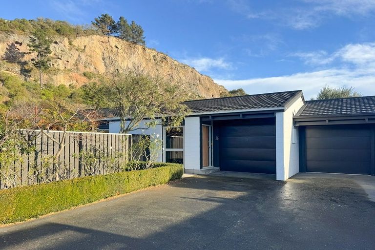 Photo of property in 26 Raekura Place, Redcliffs, Christchurch, 8081