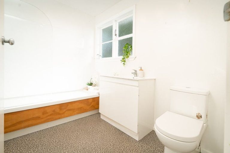 Photo of property in 11 Warwick Street, Wilton, Wellington, 6012
