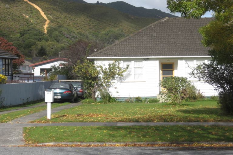 Photo of property in 122 Kowhai Street, Naenae, Lower Hutt, 5011