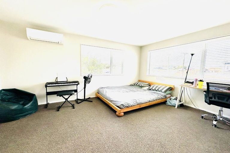 Photo of property in 10/11 Ray Small Drive, Papakura, 2110