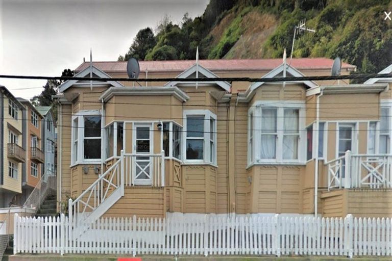 Photo of property in 142 Aro Street, Aro Valley, Wellington, 6021