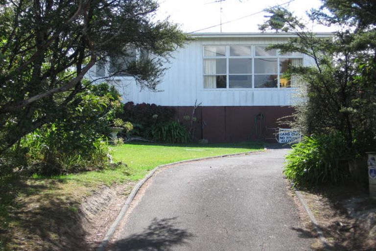Photo of property in 1/65 Cliff View Drive, Green Bay, Auckland, 0604