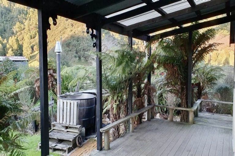 Photo of property in 254 Mangaonga Road, Ahititi, Urenui, 4378