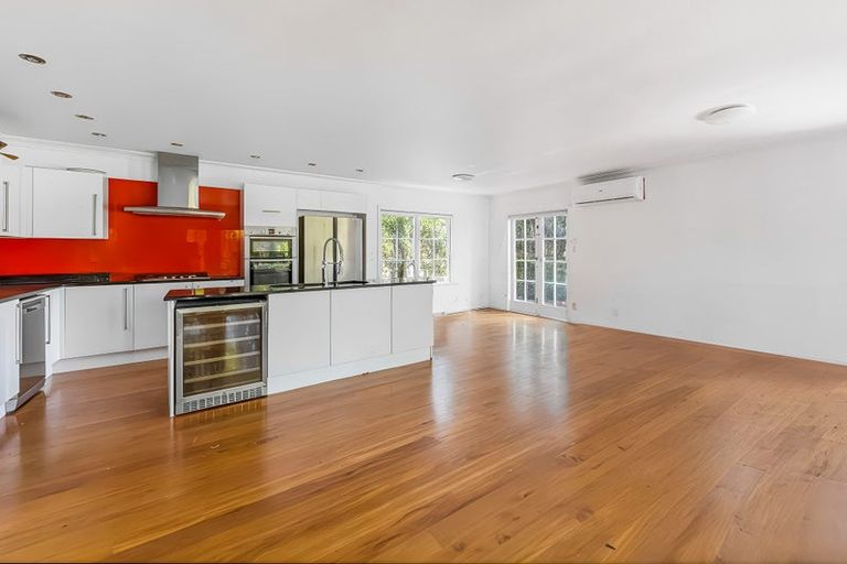 Photo of property in 2 King Richard Place, Browns Bay, Auckland, 0630