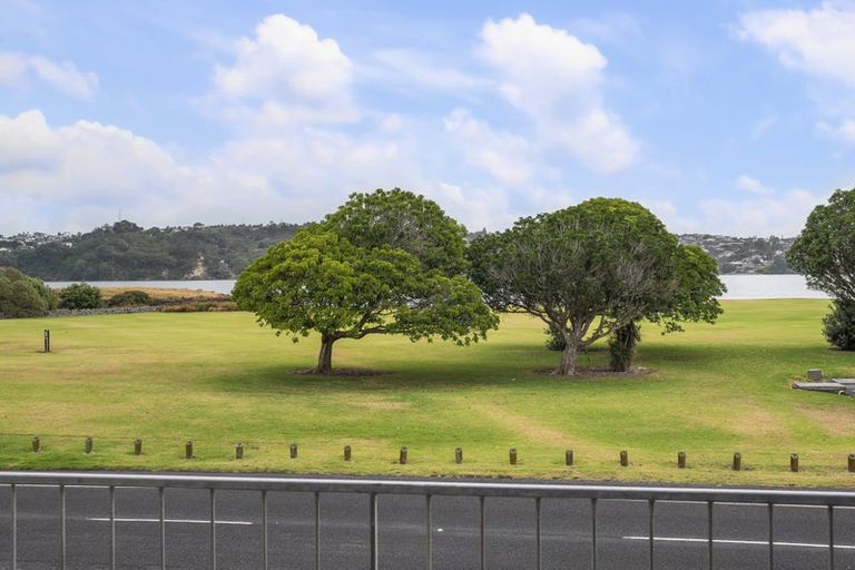 Photo of property in 91a Kiwi Esplanade, Mangere Bridge, Auckland, 2022