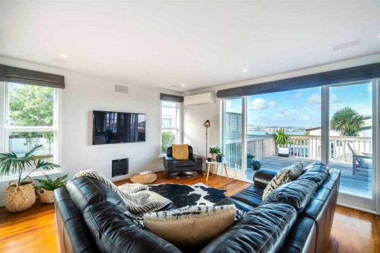 Photo of property in 1/15 Colonial Road, Chatswood, Auckland, 0626