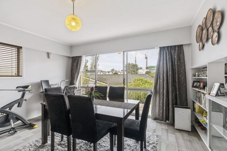 Photo of property in 2/15a Oates Road, Glen Eden, Auckland, 0602