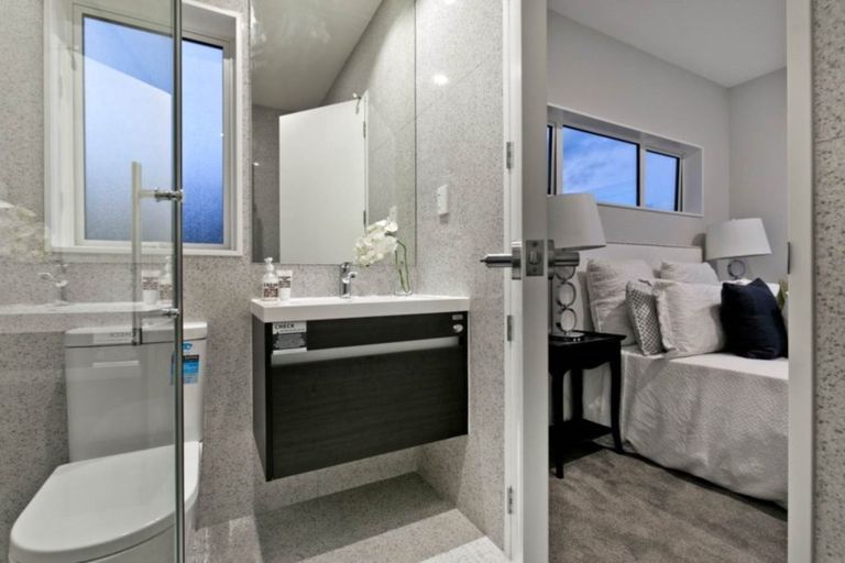 Photo of property in 113 Godfrey Drive, Orewa, 0931