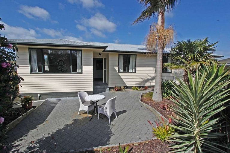 Photo of property in 16 Ussher Place, Pakuranga Heights, Auckland, 2010
