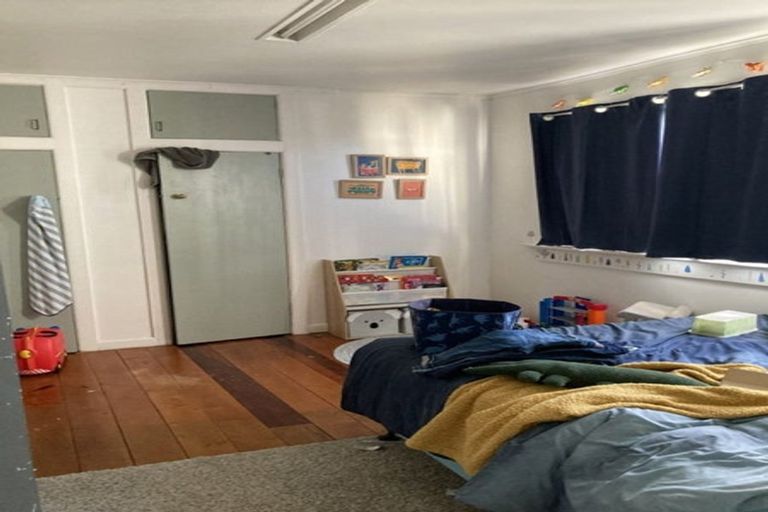 Photo of property in 36 Howard Road, Northcote, Auckland, 0627