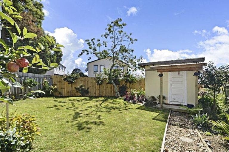Photo of property in 12a Hinton Place, Weymouth, Auckland, 2103