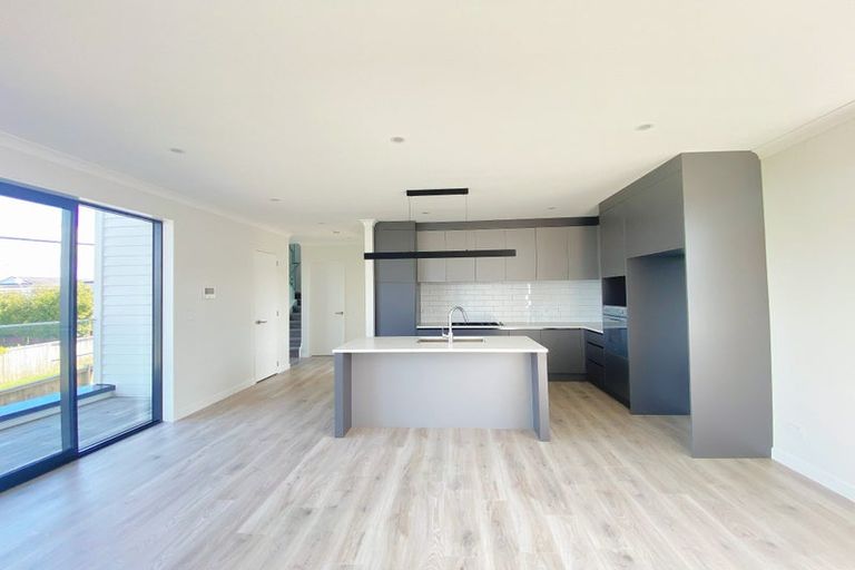 Photo of property in 37c Forrest Hill Road, Milford, Auckland, 0620