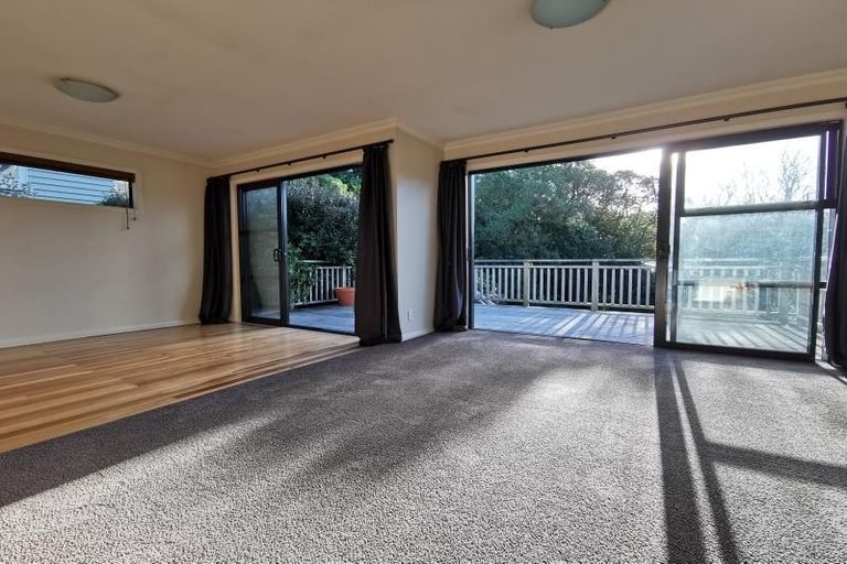Photo of property in 15 Ranui Crescent, Khandallah, Wellington, 6035