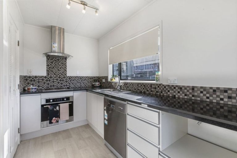 Photo of property in 71 Burundi Avenue, Clendon Park, Auckland, 2103