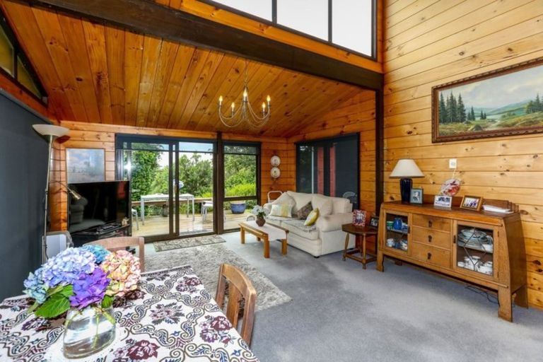 Photo of property in 18 Saint Ives Grove, Whalers Gate, New Plymouth, 4310