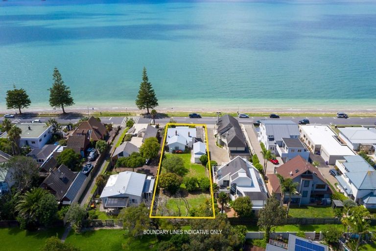 Photo of property in 9 The Esplanade, Eastern Beach, Auckland, 2012