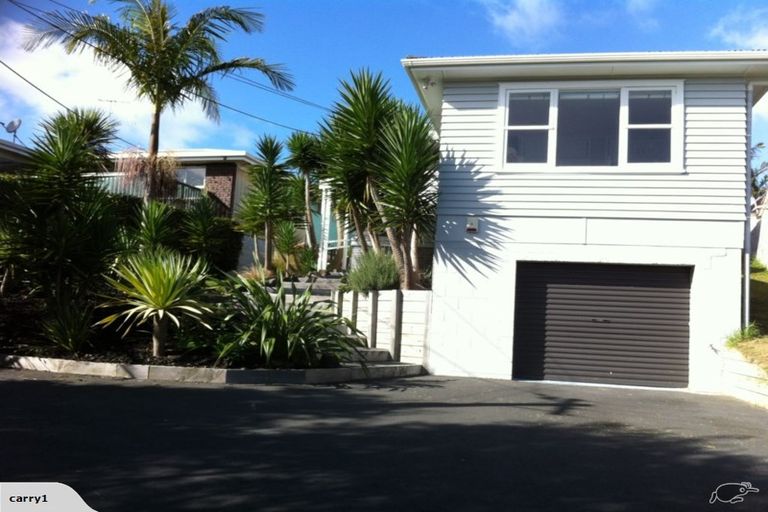 Photo of property in 584 Beach Road, Rothesay Bay, Auckland, 0630