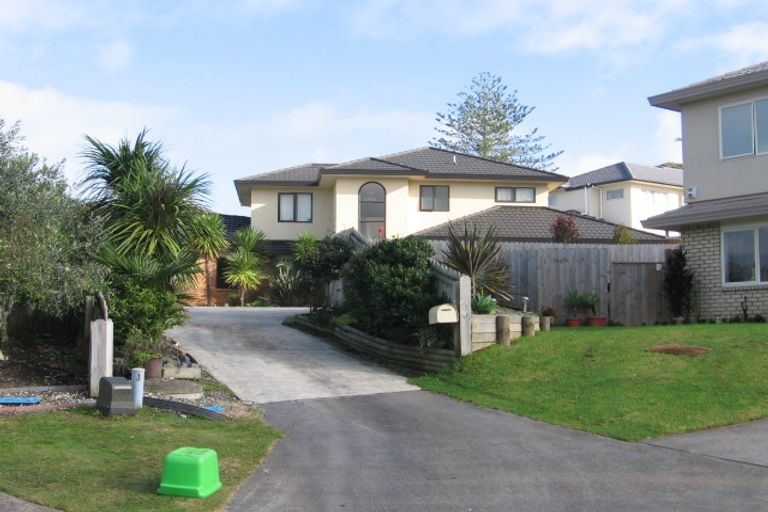 Photo of property in 36 Piper Place, Goodwood Heights, Auckland, 2105