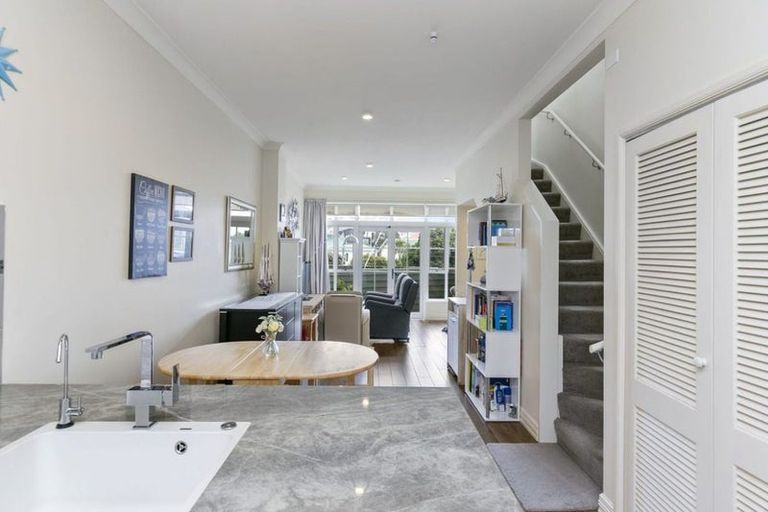 Photo of property in 38 Pipitea Street, Thorndon, Wellington, 6011