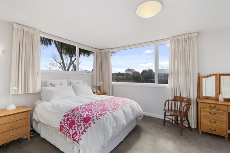 Photo of property in 21 Highfield Place, Avonhead, Christchurch, 8042