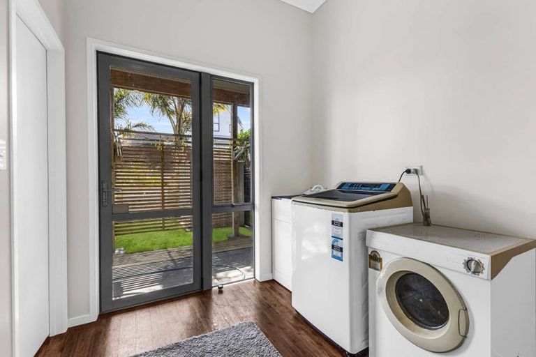 Photo of property in 23 York Crescent, Westown, New Plymouth, 4310